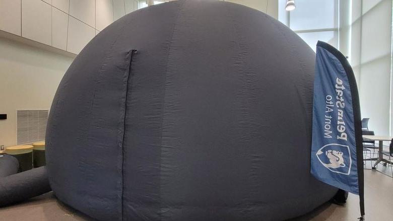 The inflated dome of the 蒙特中音 planetarium.